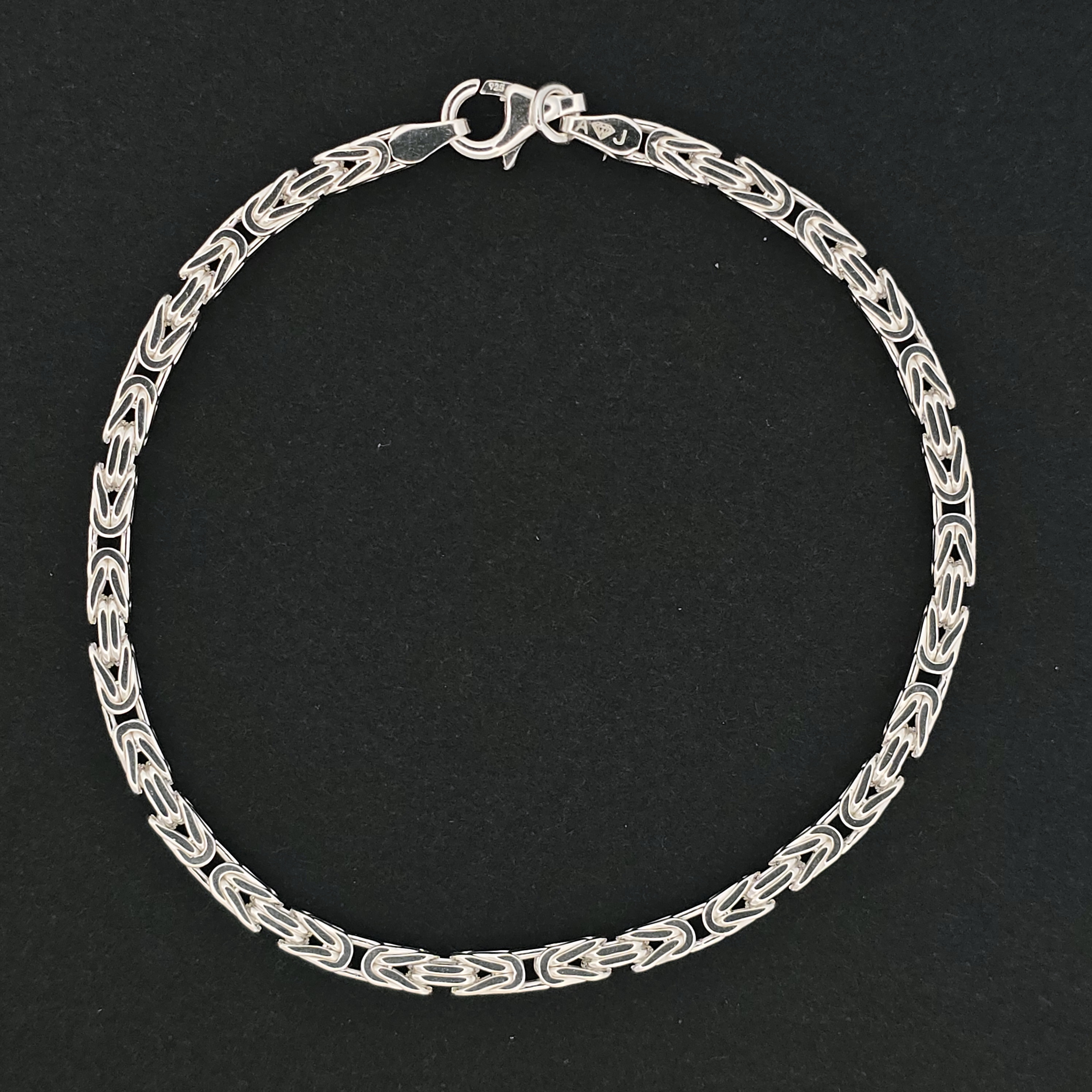 Een prachtige armband met koningsschakel ook als collier verkrijgbaar